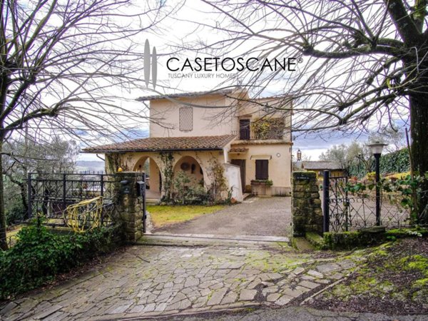 casa indipendente in vendita a Lucignano