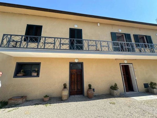 casa indipendente in vendita a Lucignano