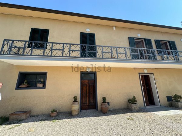 casa indipendente in vendita a Lucignano