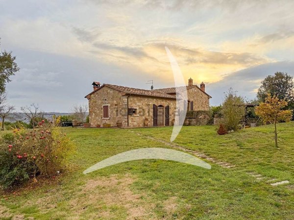 casale in vendita a Lucignano