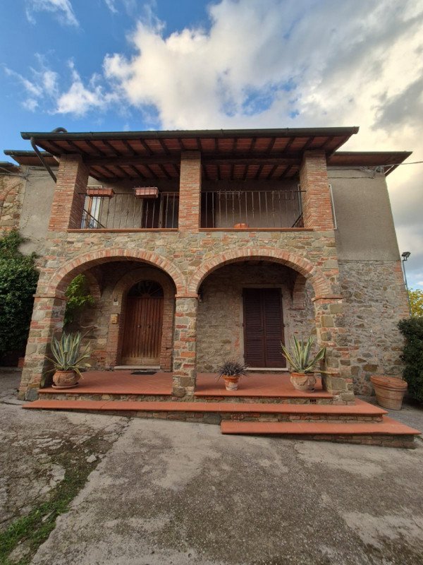 casa indipendente in vendita a Lucignano