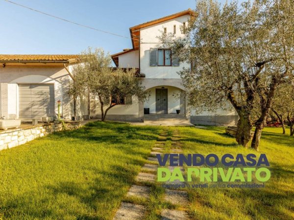 casa indipendente in vendita a Lucignano