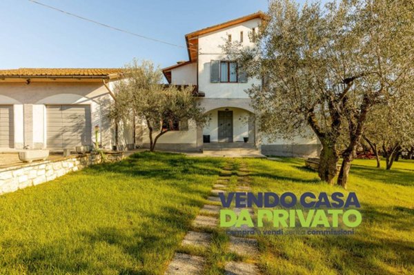 casa indipendente in vendita a Lucignano
