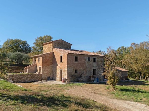 casa indipendente in vendita a Lucignano