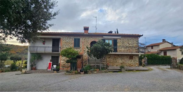 casa indipendente in vendita a Lucignano