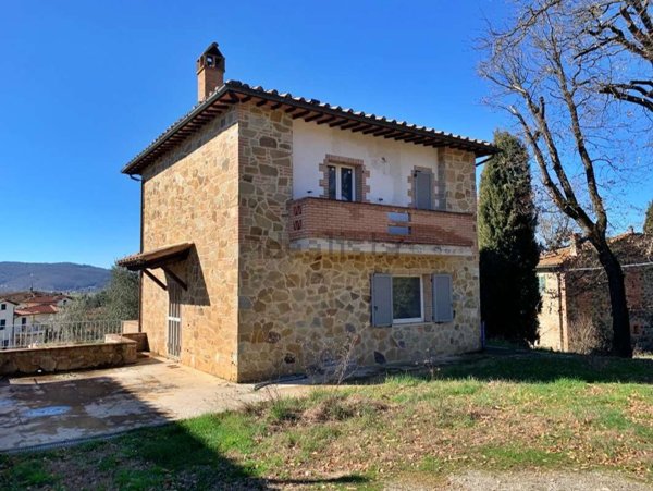 casa indipendente in vendita a Lucignano