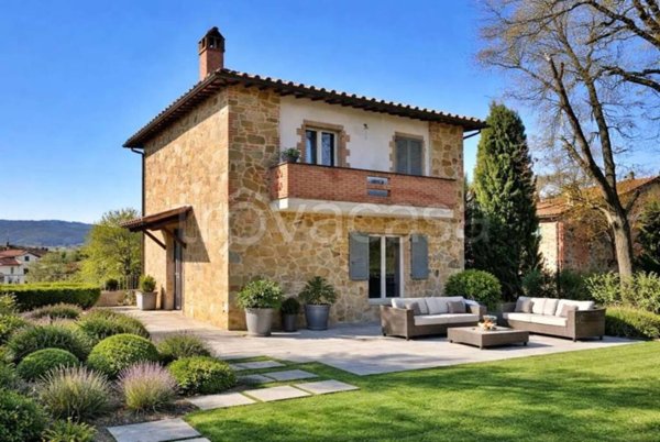 casa indipendente in vendita a Lucignano