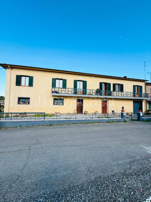 casa indipendente in vendita a Lucignano