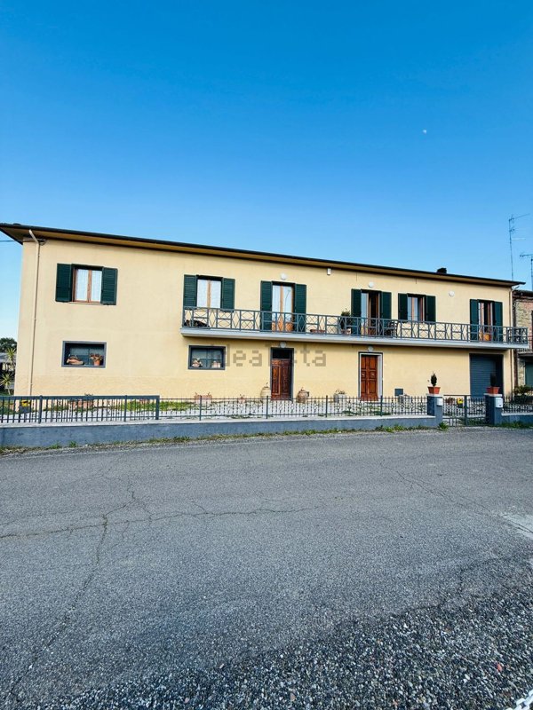 casa indipendente in vendita a Lucignano