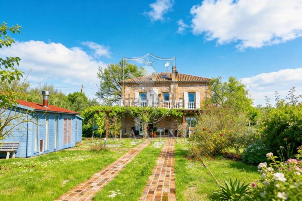 casa indipendente in vendita a Lucignano