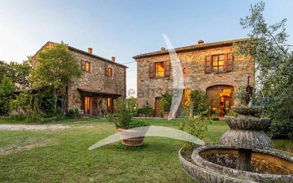 casale in vendita a Lucignano