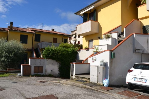 casa indipendente in vendita a Lucignano