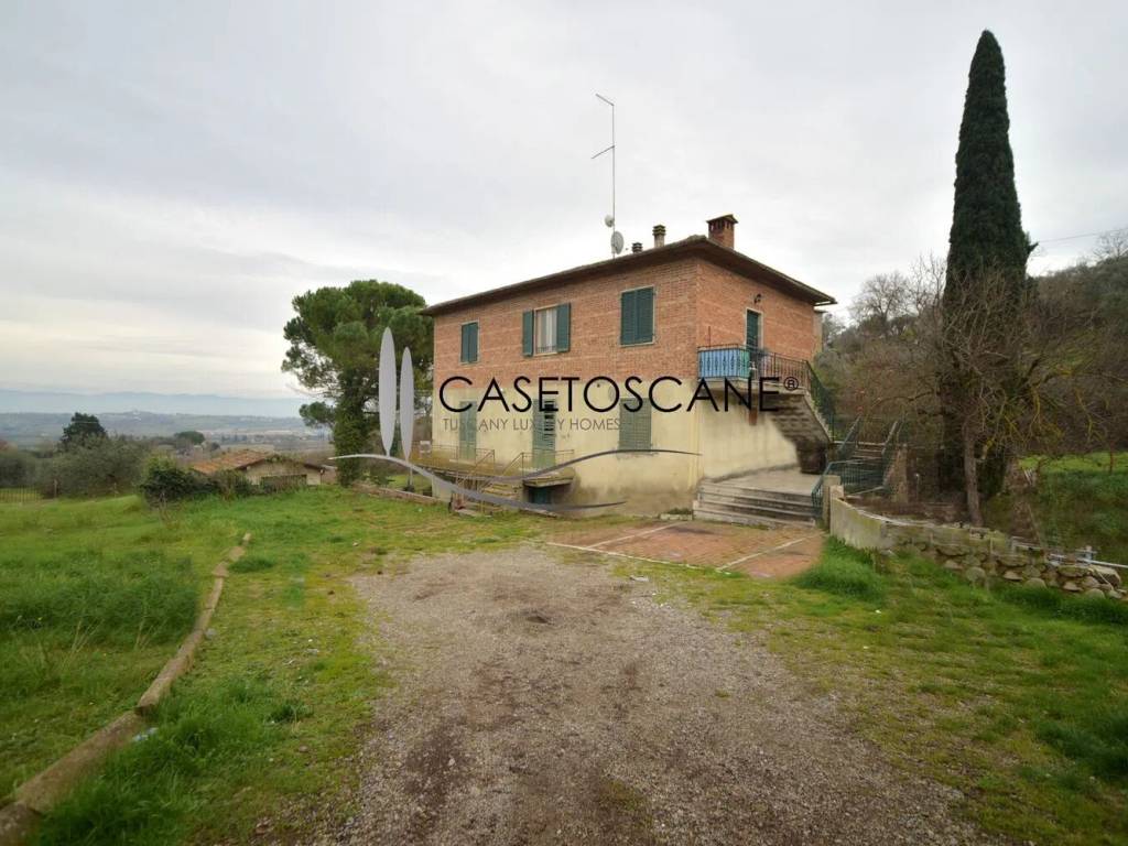 casa indipendente in vendita a Lucignano