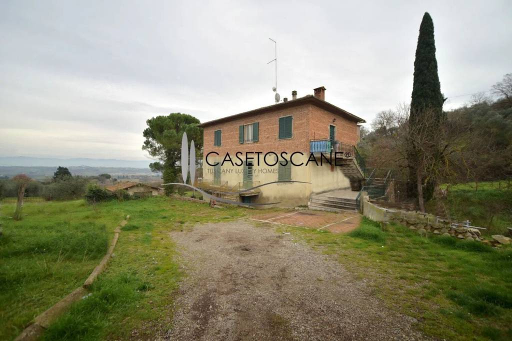 casa indipendente in vendita a Lucignano