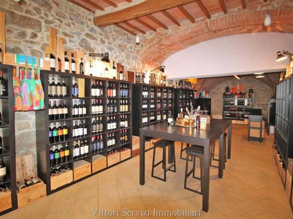 negozio in vendita a Lucignano
