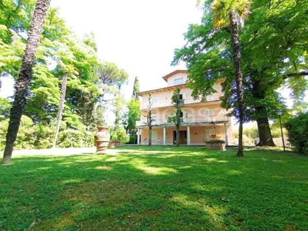 casa indipendente in vendita a Lucignano
