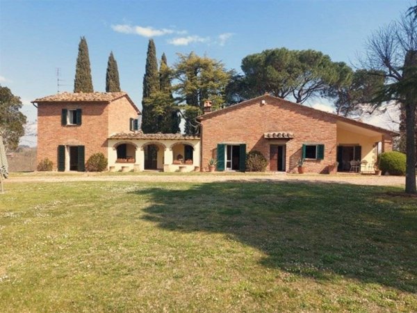 casa indipendente in vendita a Lucignano
