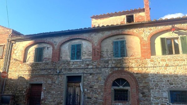 casa indipendente in vendita a Lucignano