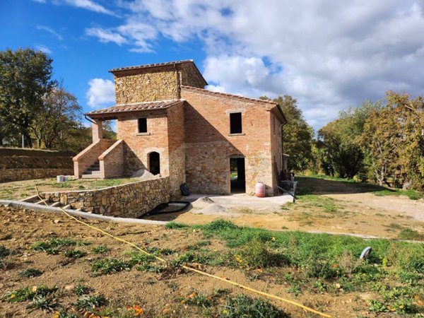 casale in vendita a Lucignano