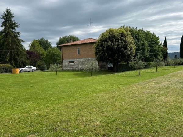 casa indipendente in vendita a Lucignano