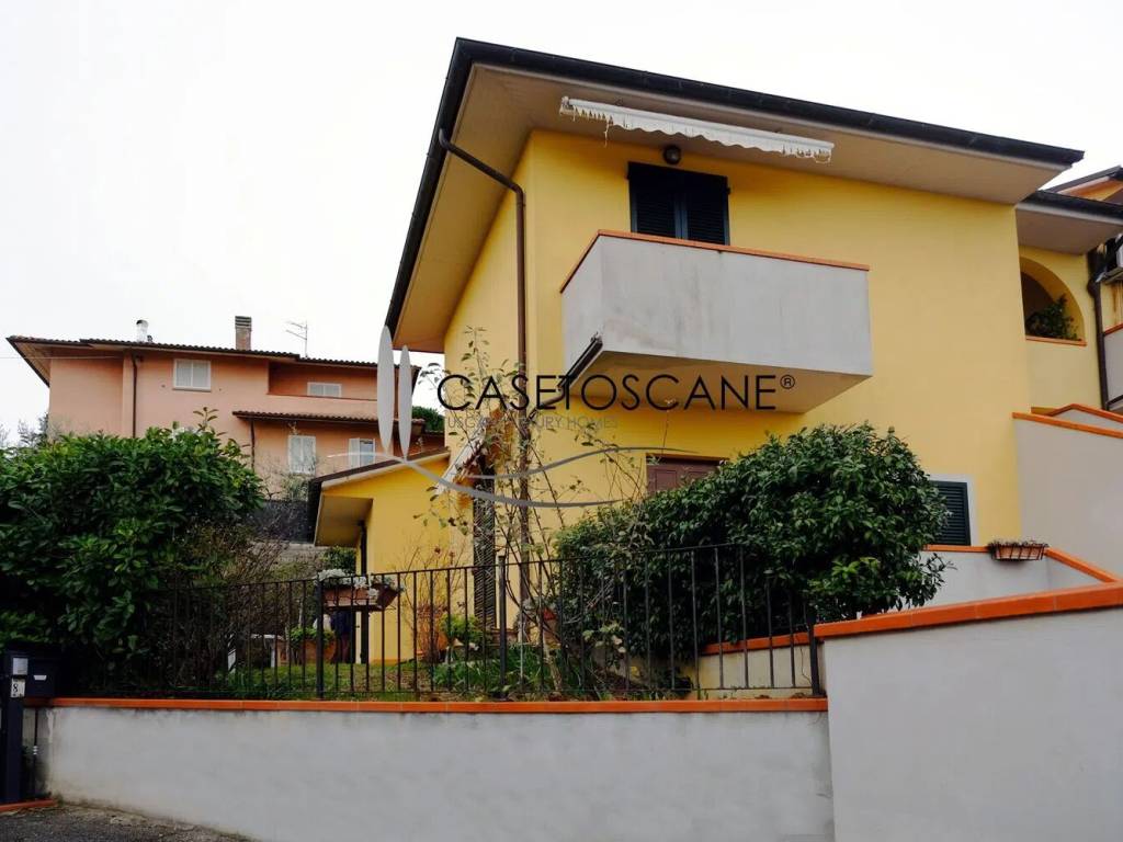 casa indipendente in vendita a Lucignano