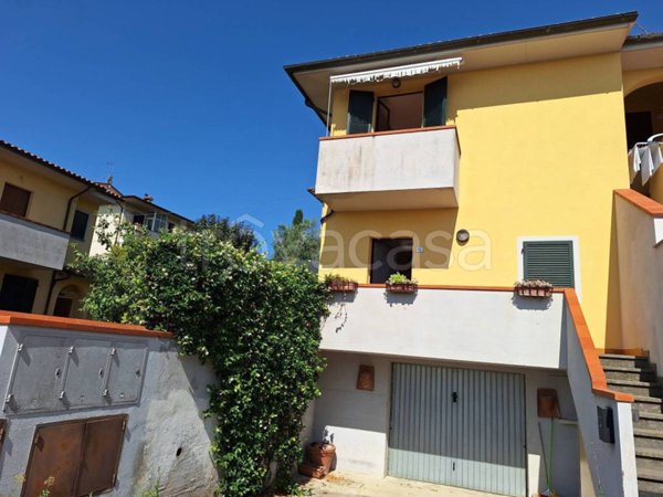 casa indipendente in vendita a Lucignano