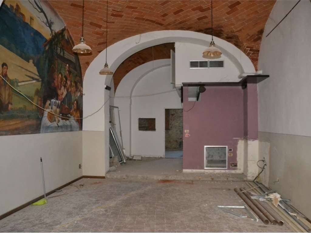negozio in vendita a Lucignano