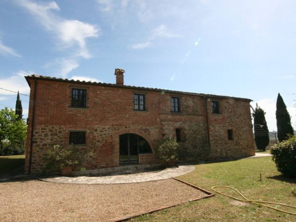 casa indipendente in vendita a Lucignano