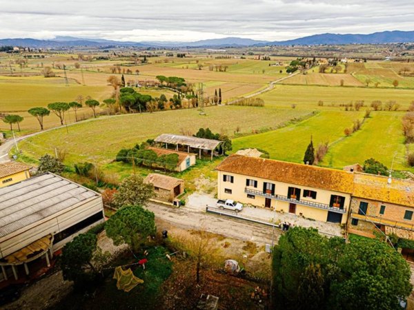 casa indipendente in vendita a Lucignano