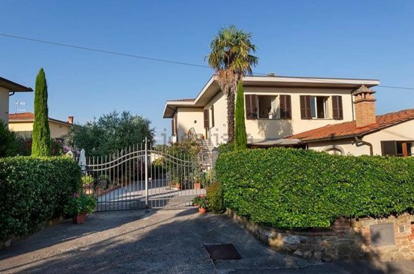 casa indipendente in vendita a Lucignano