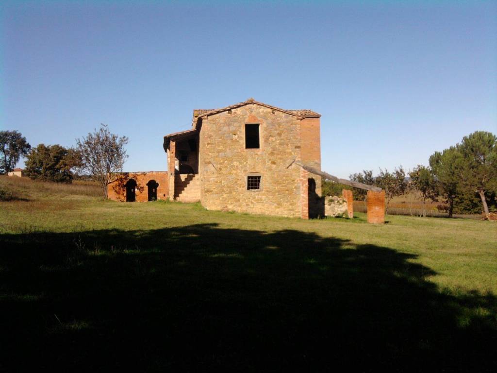 casa indipendente in vendita a Lucignano