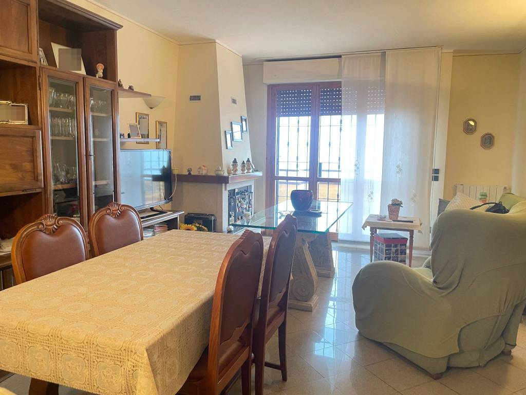 casa indipendente in vendita a Lucignano