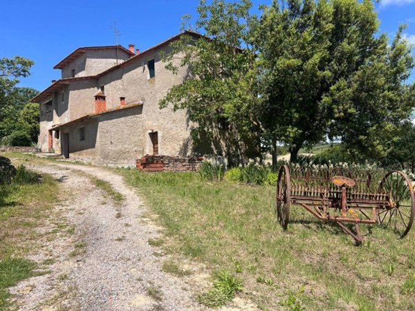 casa indipendente in vendita a Lucignano