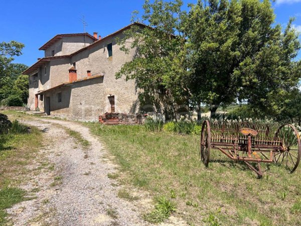 casa indipendente in vendita a Lucignano