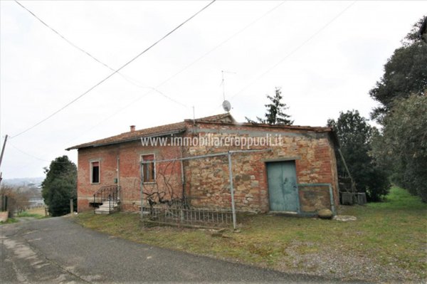 casa indipendente in vendita a Lucignano