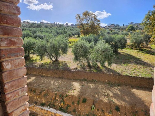 casa indipendente in vendita a Lucignano