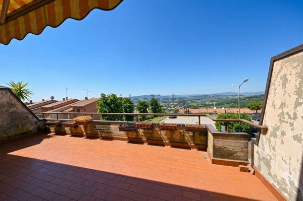 casa indipendente in vendita a Lucignano