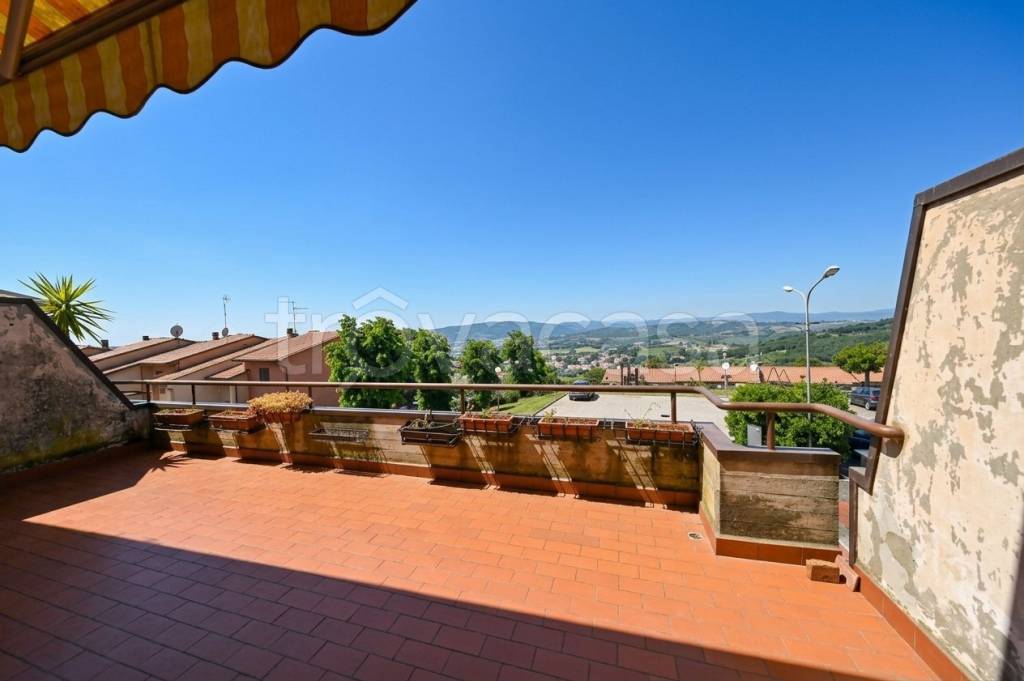 casa indipendente in vendita a Lucignano