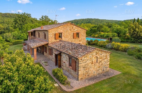 casa indipendente in vendita a Lucignano