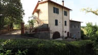 casa indipendente in vendita a Lucignano