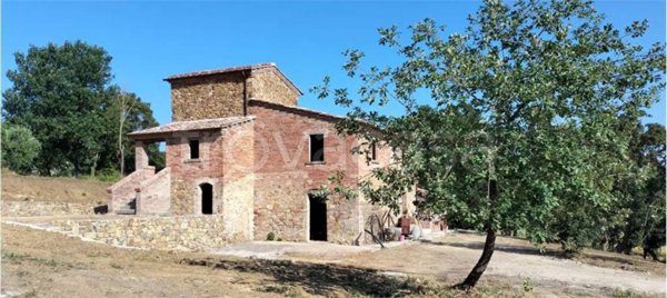 casa indipendente in vendita a Lucignano