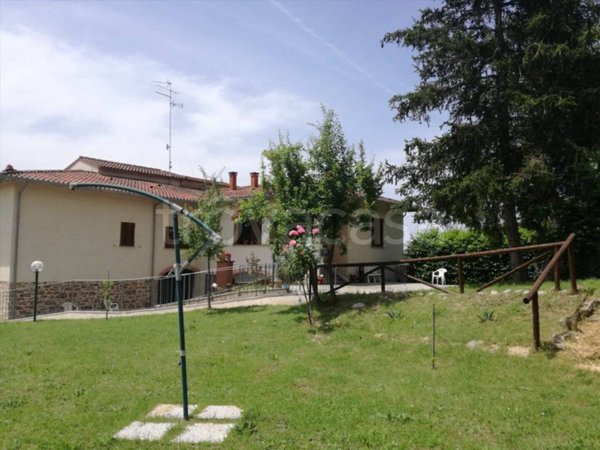 casa indipendente in vendita a Lucignano in zona Pieve Vecchia