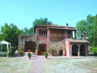 casa indipendente in vendita a Lucignano