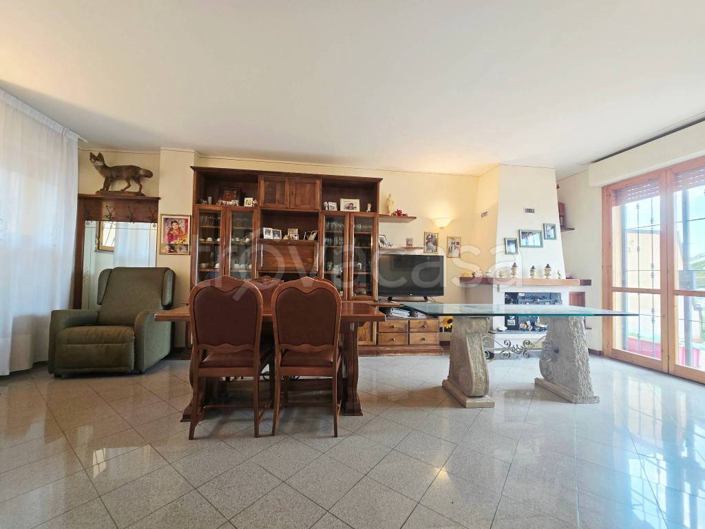 casa indipendente in vendita a Lucignano