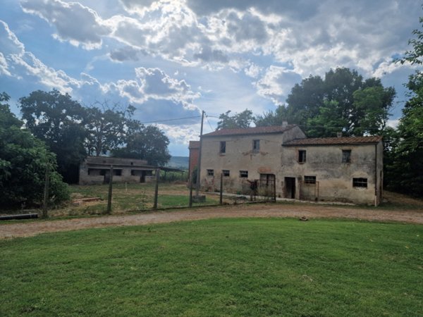 casale in vendita a Lucignano
