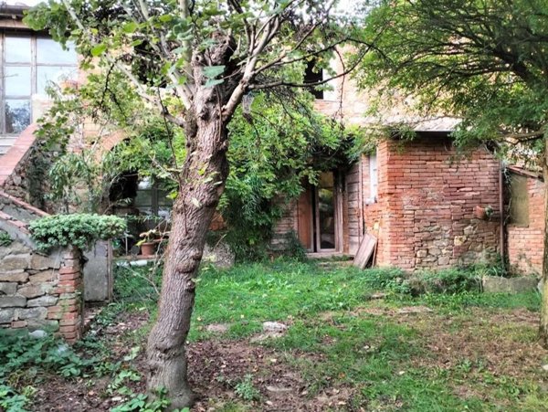 casa indipendente in vendita a Lucignano
