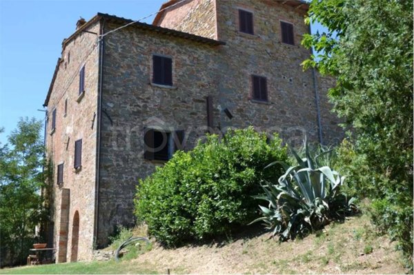 casale in vendita a Lucignano