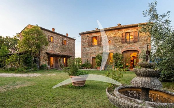 casale in vendita a Lucignano