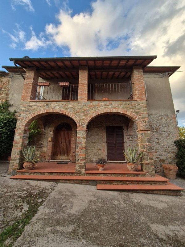 casale in vendita a Lucignano