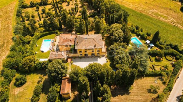 casa indipendente in vendita a Lucignano
